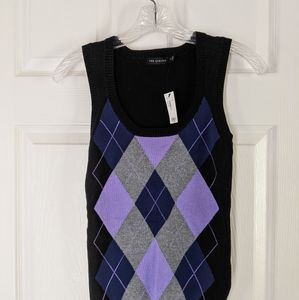 Limited sleeveless sweater